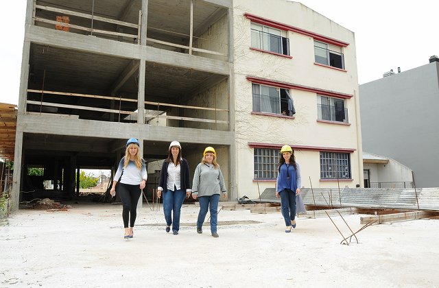 Alumnos y alumnas de jardín de infantes en los primeros años de INA
